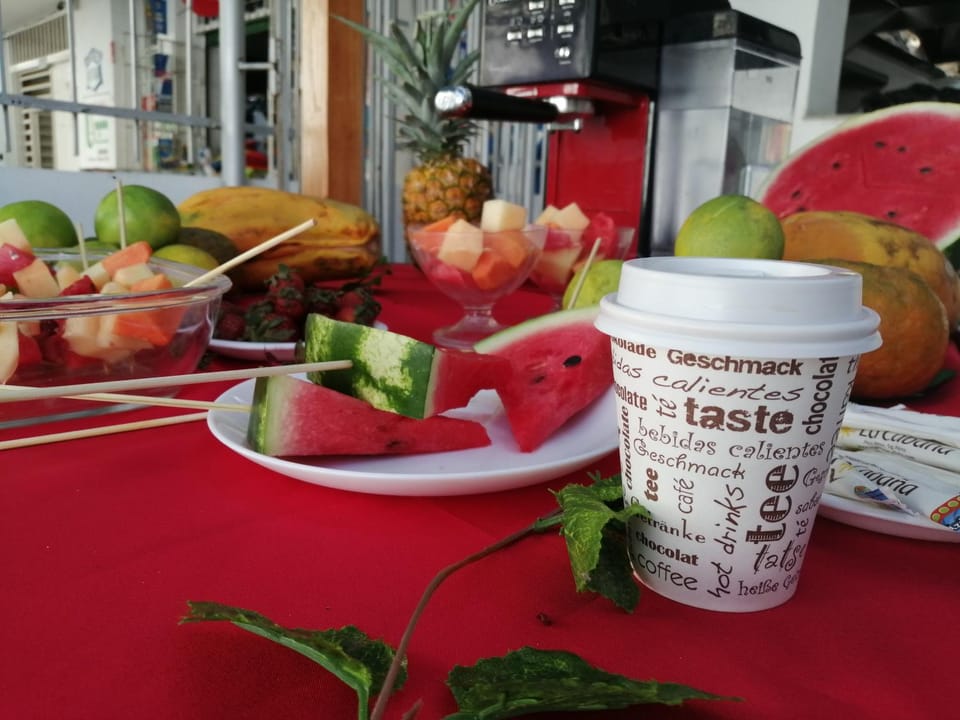 Restaurant/places to eat, Food and drinks, Breakfast, Continental breakfast