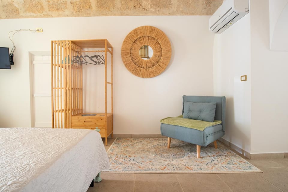 Bedroom, wardrobe
