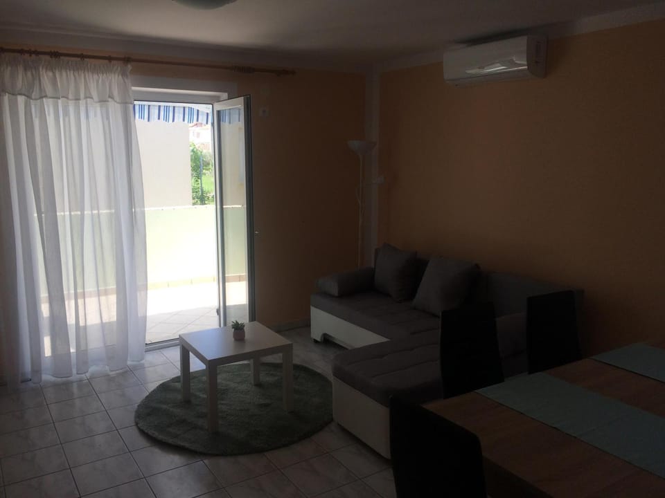 Obiteljski Apartman Filip u blizini plaže za djecu Apartment in Lika-Senj County