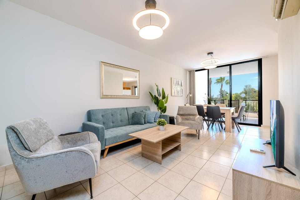 Mediterranean Sunrise Complex Apartment in Oroklini