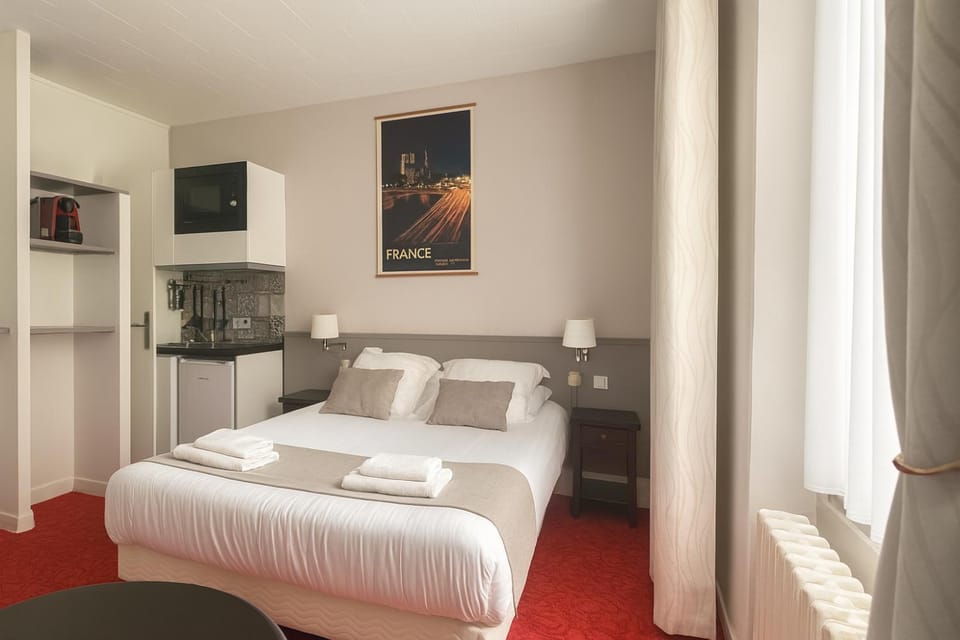 Bed, Kitchen or kitchenette, Photo of the whole room, Bedroom, towels