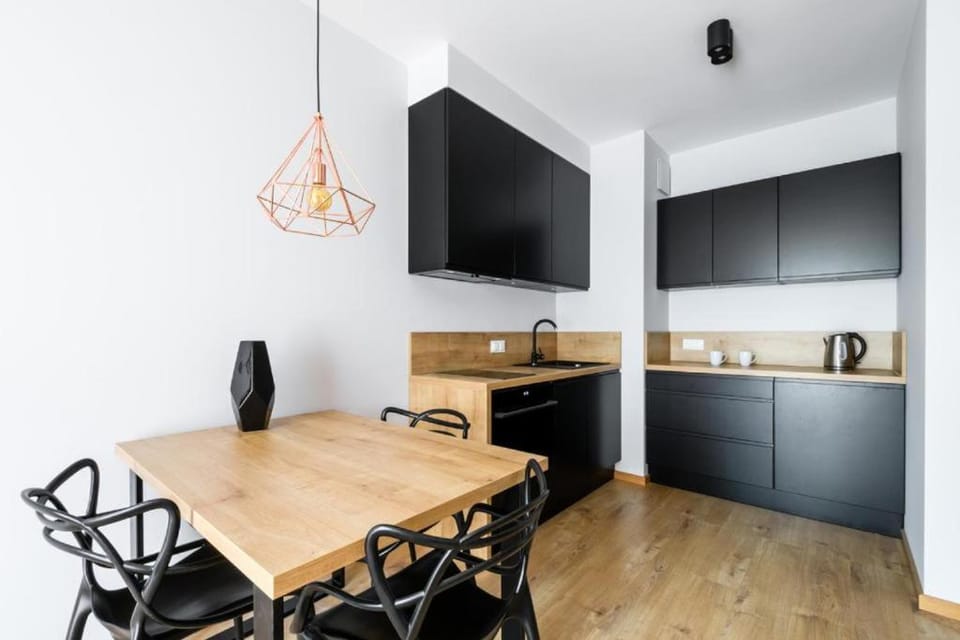 Kitchen or kitchenette, Dining area, minibar, stove