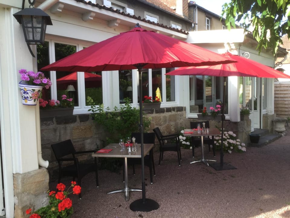 Restaurant/places to eat, Balcony/Terrace