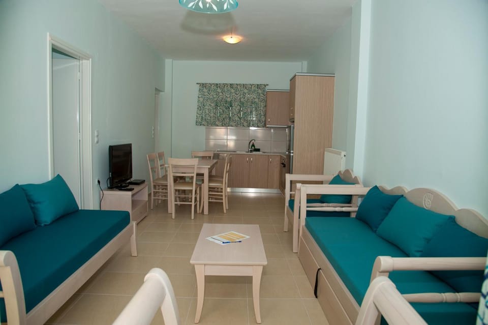 Kitchen or kitchenette, Living room