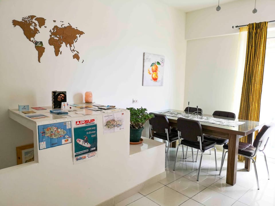 Restaurant/places to eat, Lobby or reception, Dining area, Communal kitchen