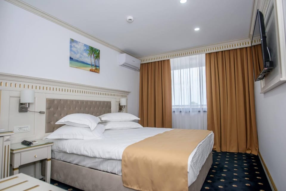 TV and multimedia, Photo of the whole room, Bedroom