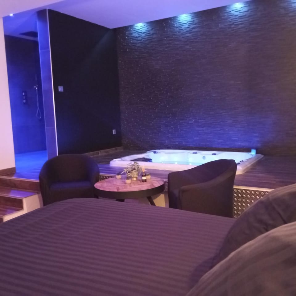 chambre romantique avec spa privatif Apartment in Hauts-de-France