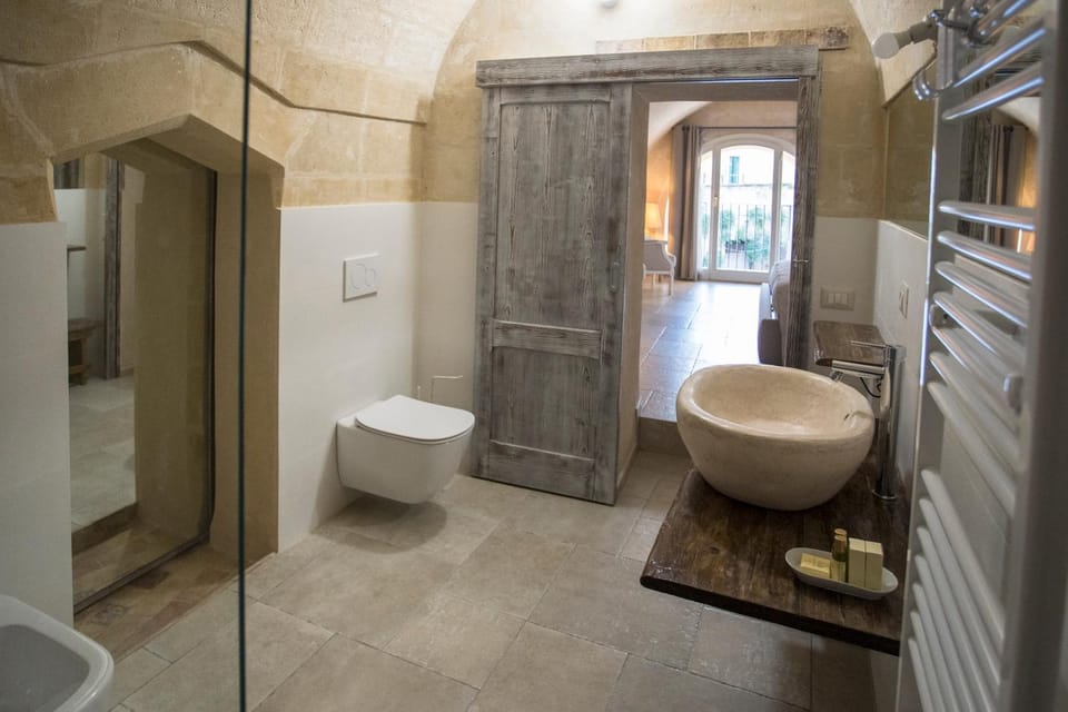 Shower, Toilet, Bathroom, Area and facilities