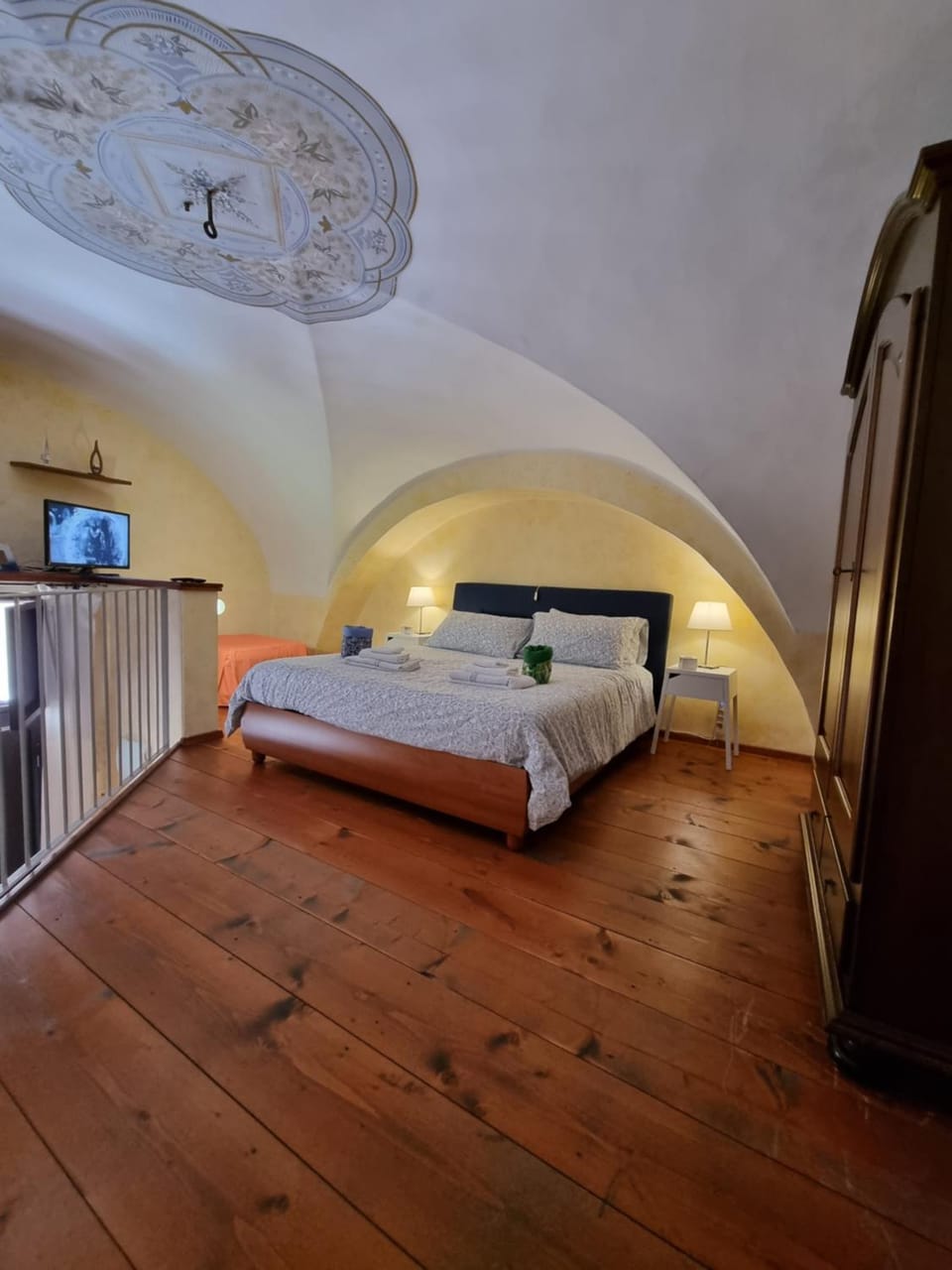Bedroom, locker