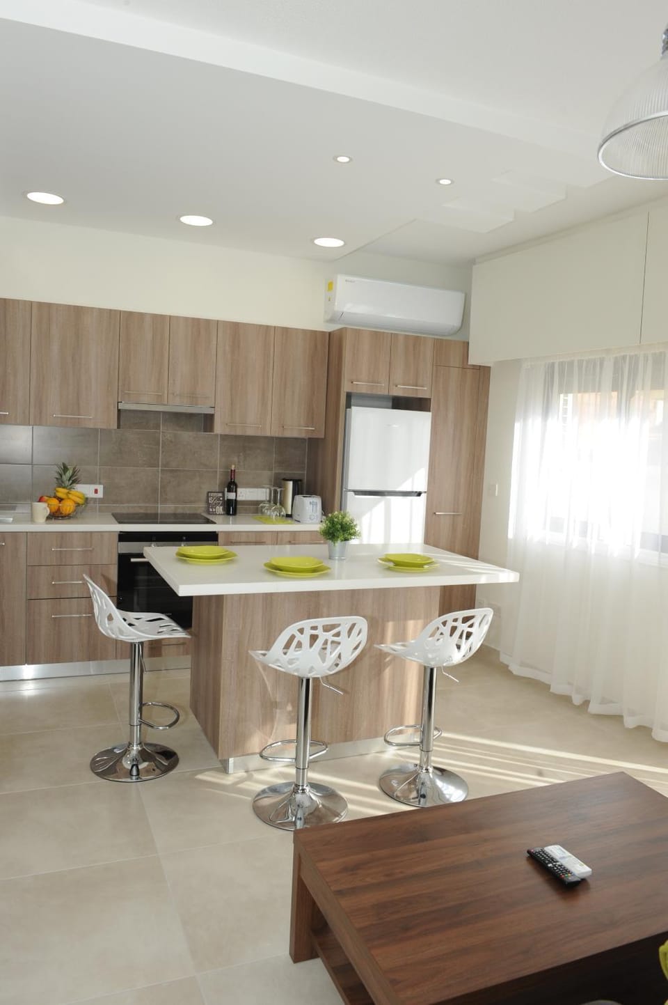 Kitchen or kitchenette, Dining area, stove