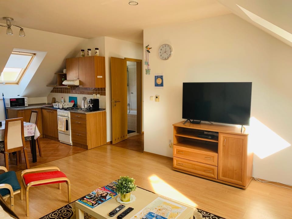 Kitchen or kitchenette, Seating area