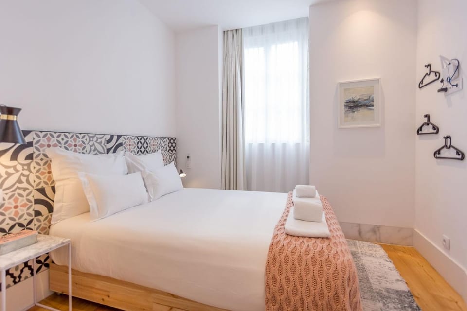 Bed, Photo of the whole room, towels