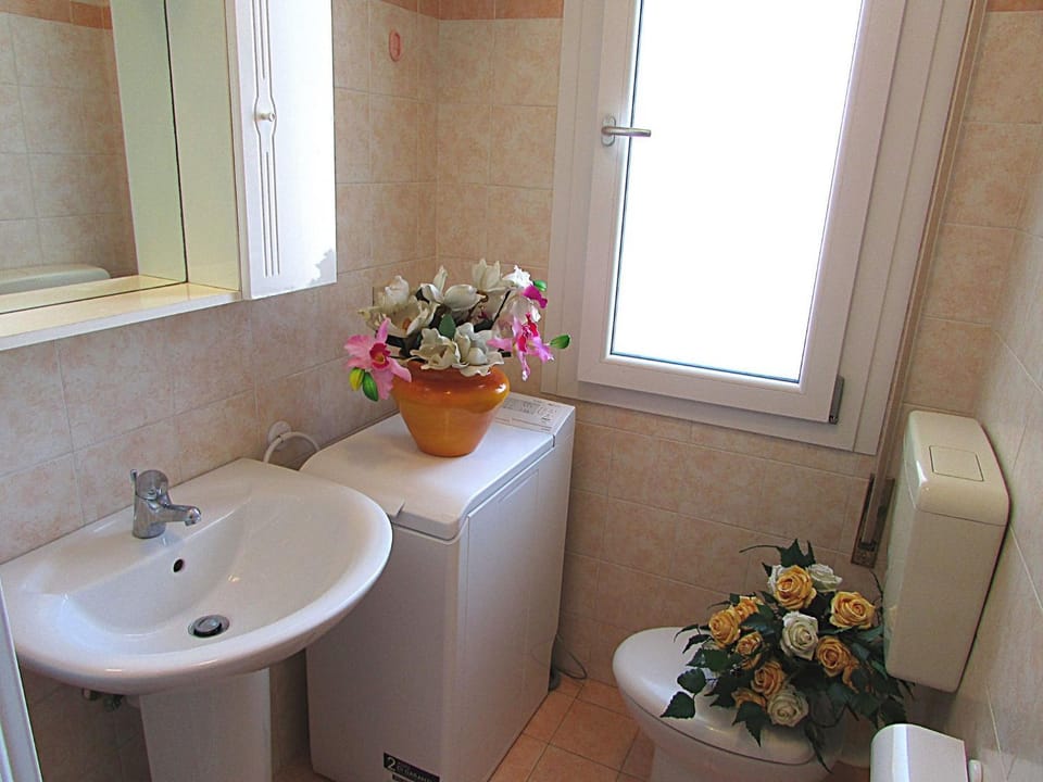 Bathroom, washing machine