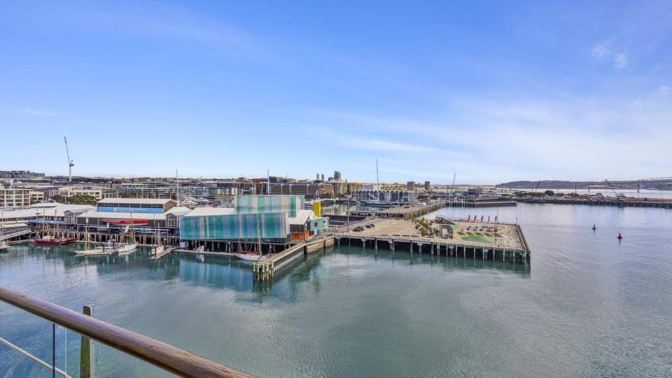 Spacious 3-Bed Waterfront Apartment Apartment hotel in Auckland