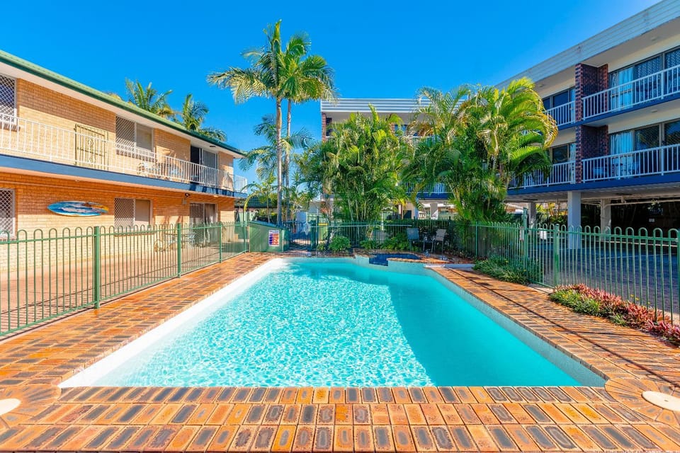 Property building, Day, Pool view, Swimming pool