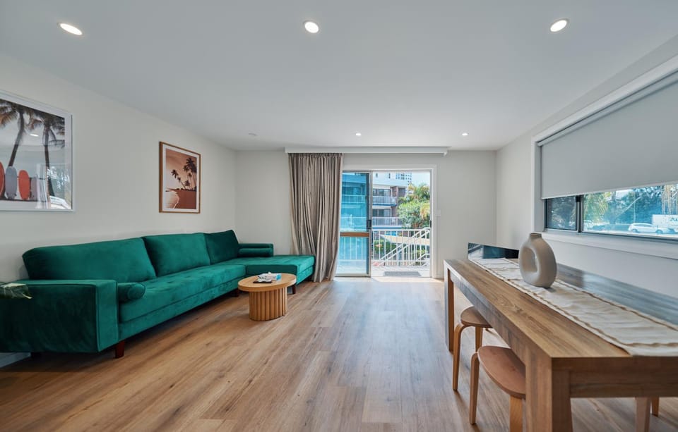 TV and multimedia, Living room, Dining area