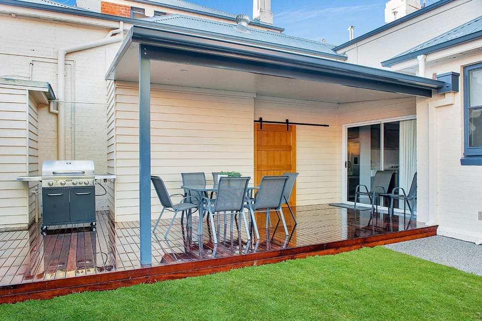 Luxury on the Esplanade House in Echuca