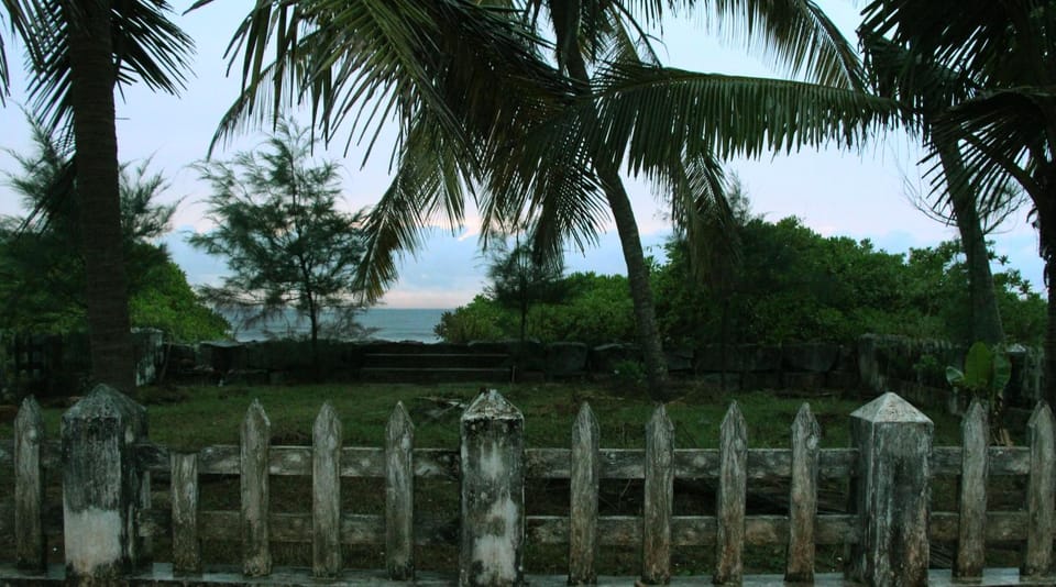 Nearby landmark, Restaurant/places to eat, Off site, Day, Natural landscape, Winter, BBQ facilities, Dining area, Beach, Sea view, Sea view