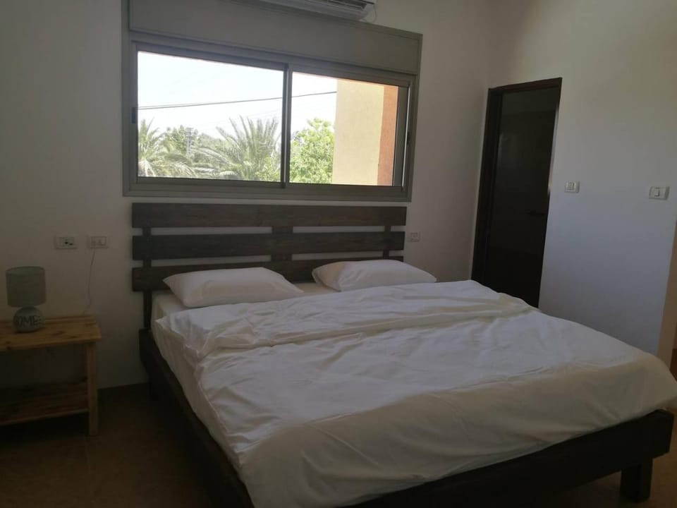 Bed, Living room, Photo of the whole room, Bedroom