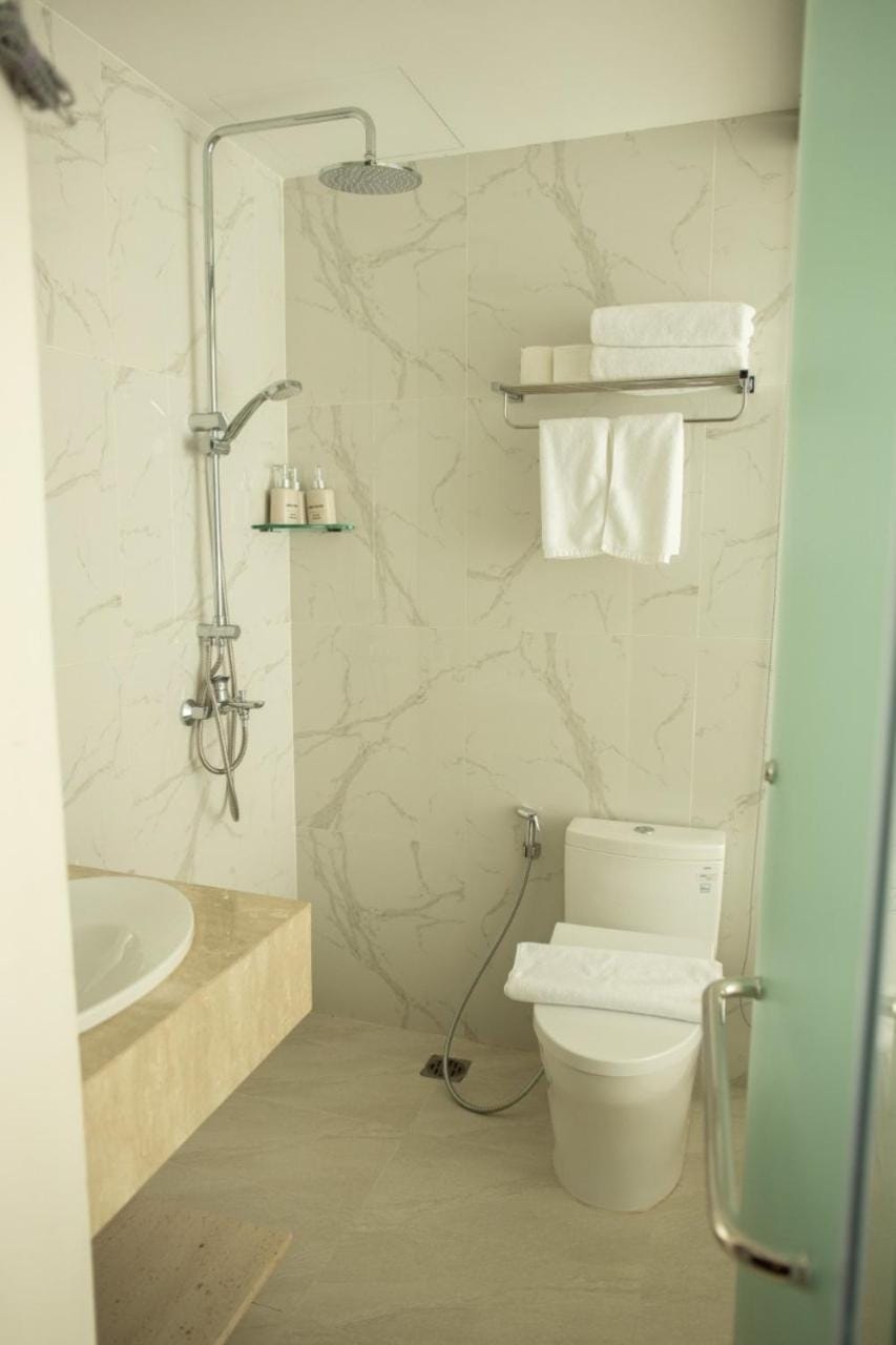 Shower, Toilet