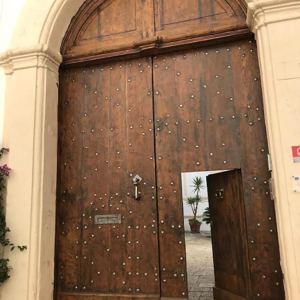 Property building, Facade/entrance, Decorative detail, VIP, VIP