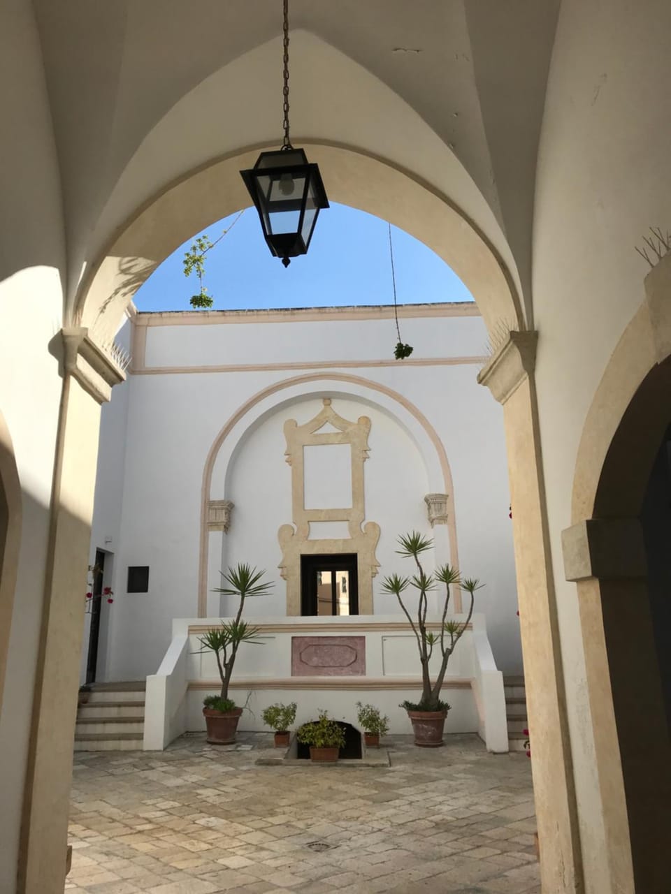 Property building, Facade/entrance, Decorative detail, VIP, VIP