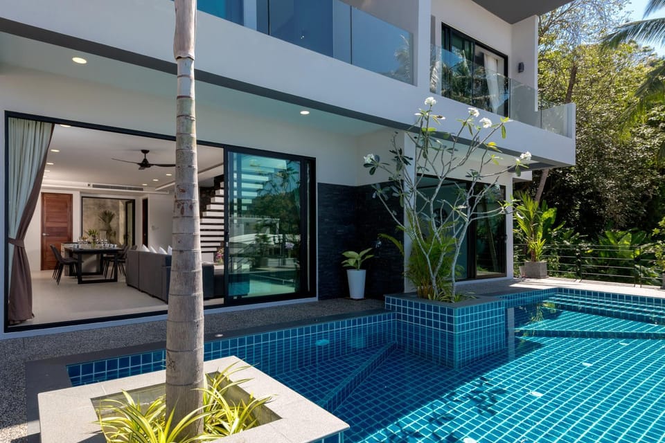 Day, Swimming pool