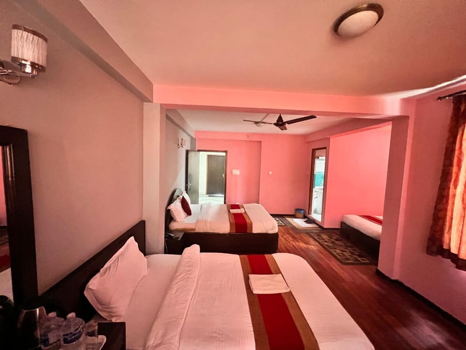 Bed, Photo of the whole room, Bedroom, fireplace, air conditioner
