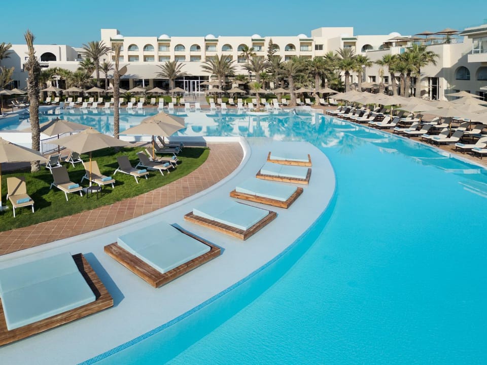 Pool view, Swimming pool, sunbed