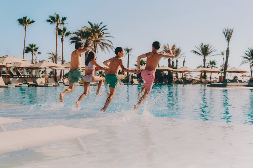 Pool view, Swimming pool, group of guests