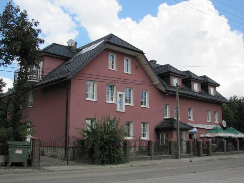 Facade/entrance