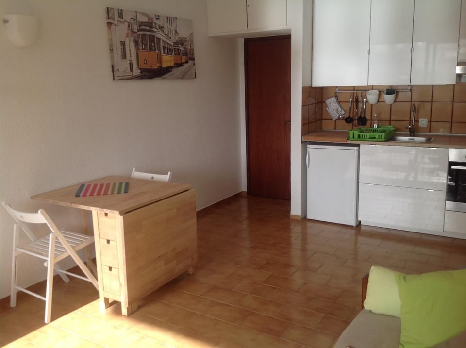 Beach apartment... T1 with swimming pool (summer) Apartment in Costa da Caparica