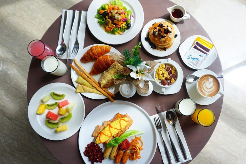 Food and drinks, Breakfast, Continental breakfast, Lunch