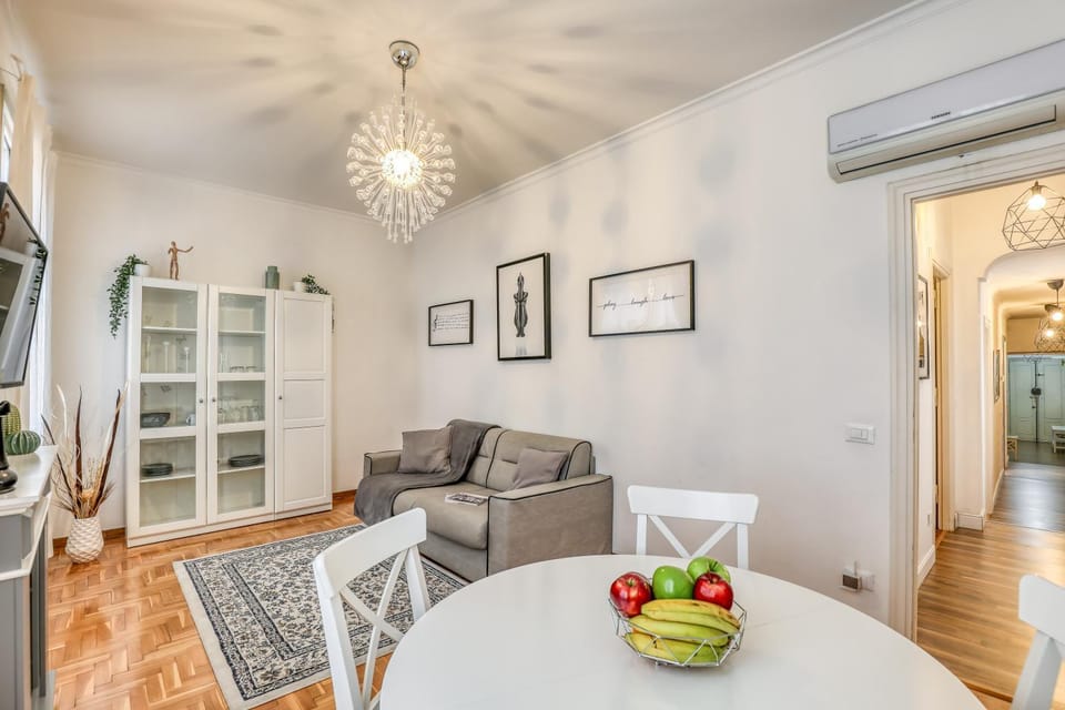 Living room, Food and drinks, Seating area