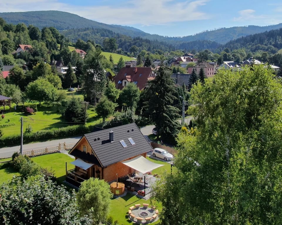 Property building, Neighbourhood, Natural landscape, Bird's eye view, Mountain view, Location, Quiet street view