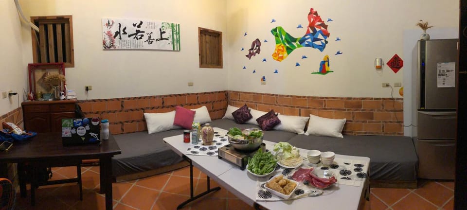 Living room, Food and drinks, Seating area, Dining area, Food