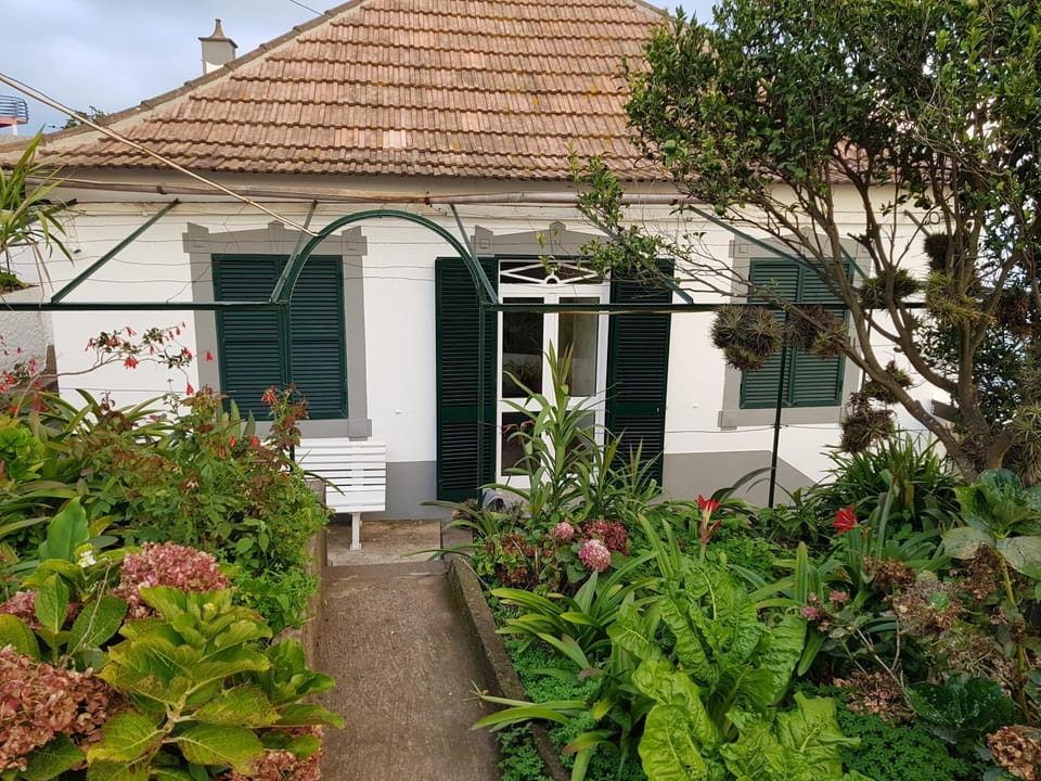 Property building, Patio, Facade/entrance, Garden view