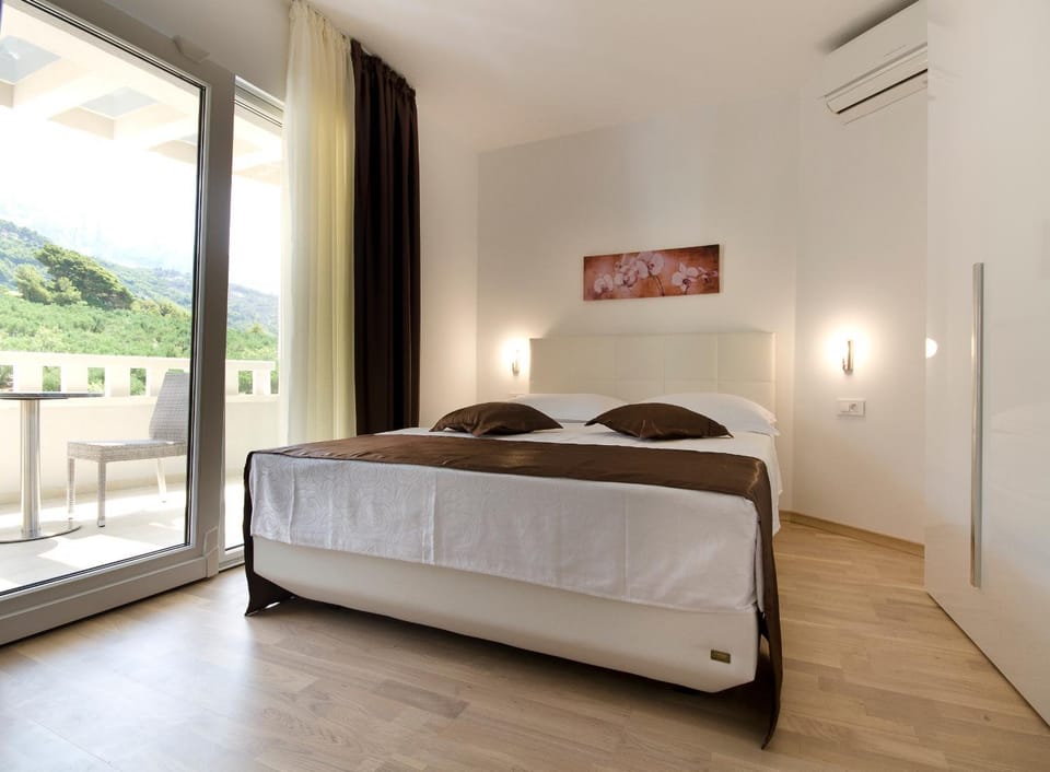 Bed, Balcony/Terrace, Bedroom