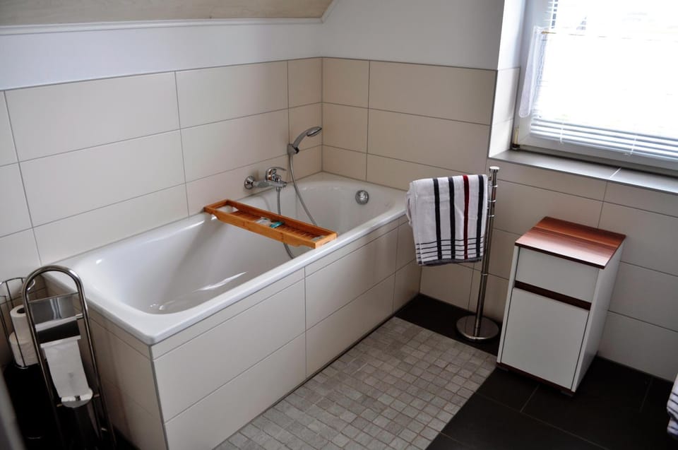 Bathroom, Decorative detail, Bath