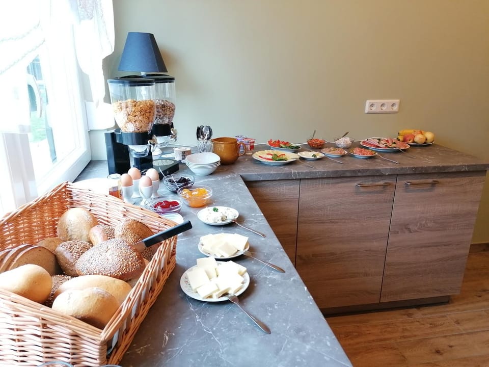 Breakfast, Buffet breakfast