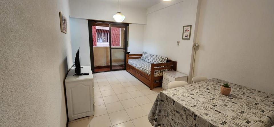 Bed, Living room, Photo of the whole room, Dining area
