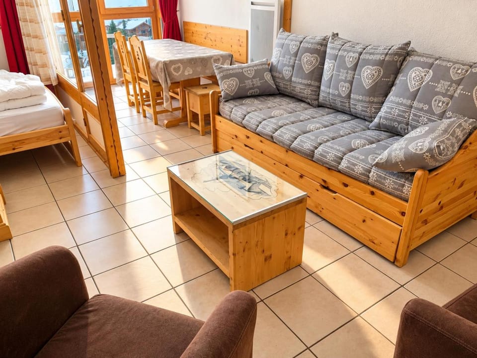 Living room, Photo of the whole room, Seating area
