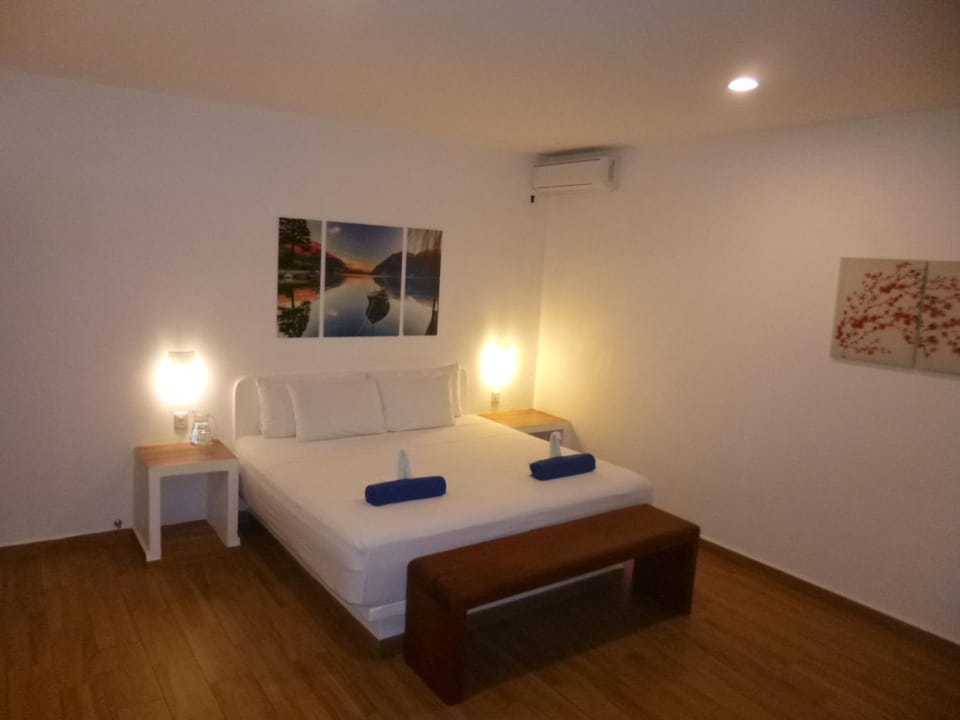 Bed, Photo of the whole room, Bedroom, towels, air conditioner