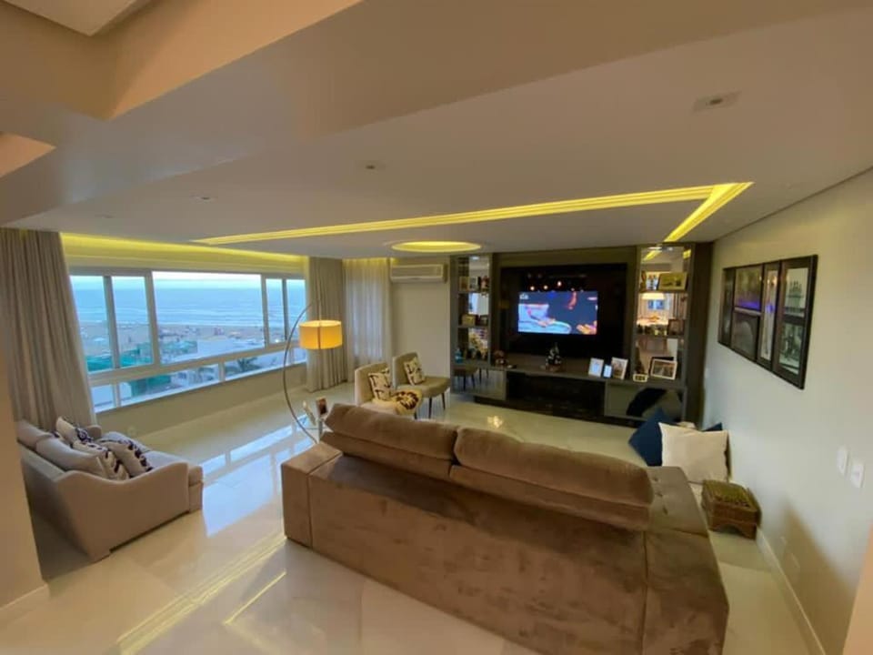 Off site, Living room, Beach, Family