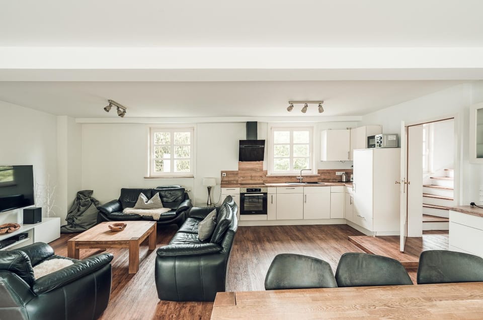 Kitchen or kitchenette, Living room