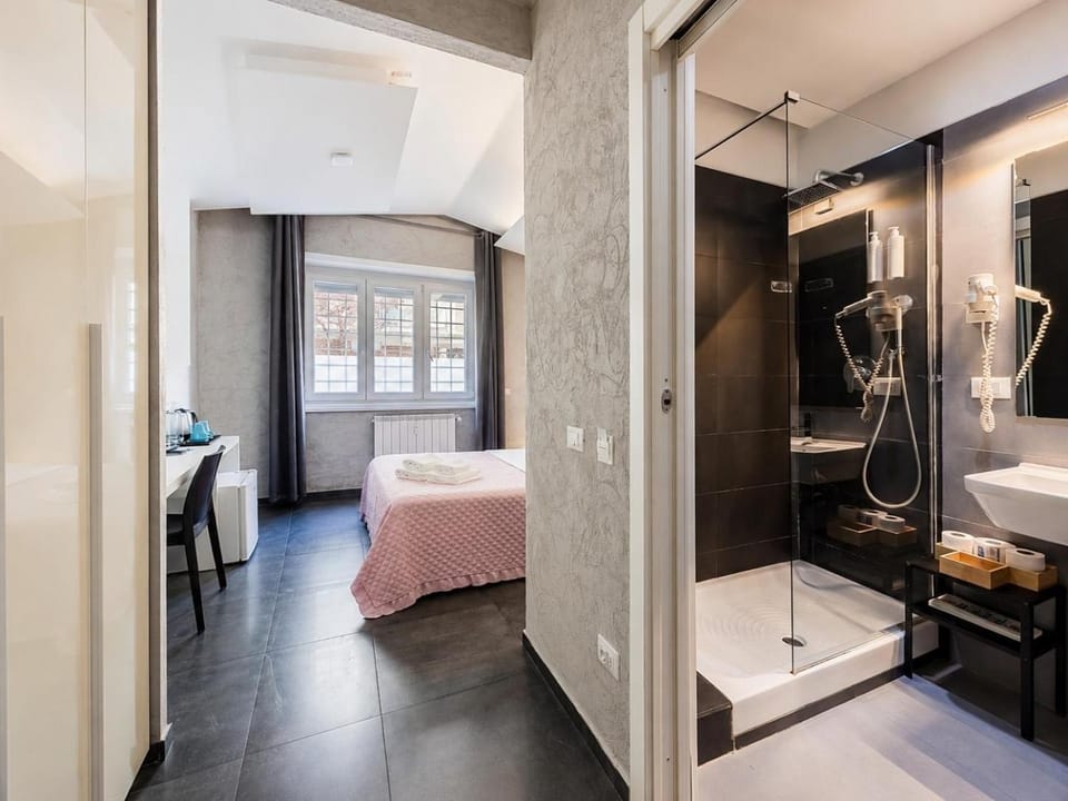 Shower, Bathroom, Photo of the whole room, Bedroom