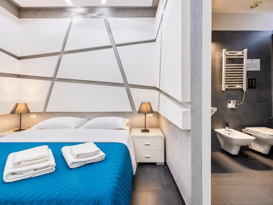 Bed, Bathroom, Photo of the whole room