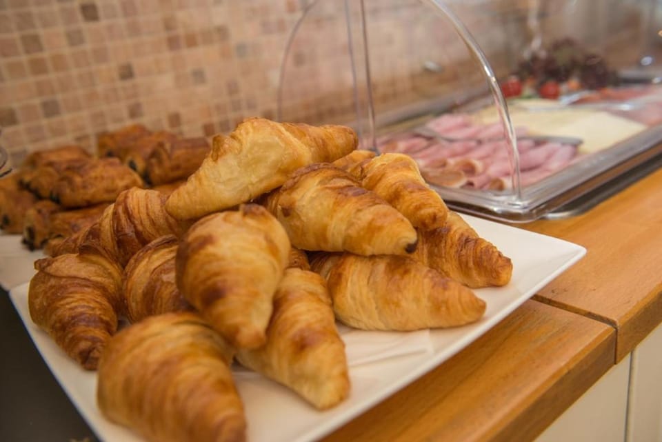 Breakfast, Buffet breakfast