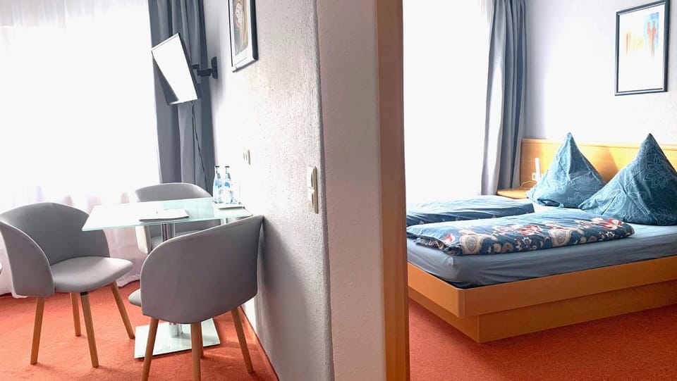 TV and multimedia, Living room, Photo of the whole room, Dining area