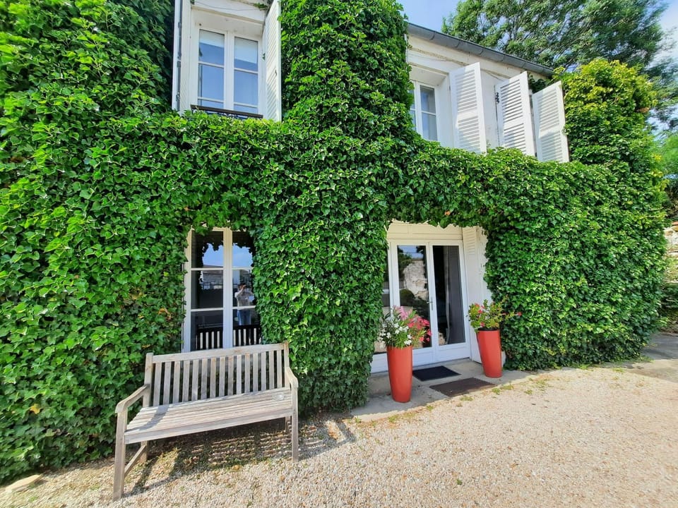 La Petardière Apartment in Île-de-France